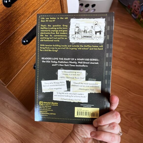 Diary of A Wimpy Kid Jeff Kinney #10 Old School Book Kids - Picture 2 of 2